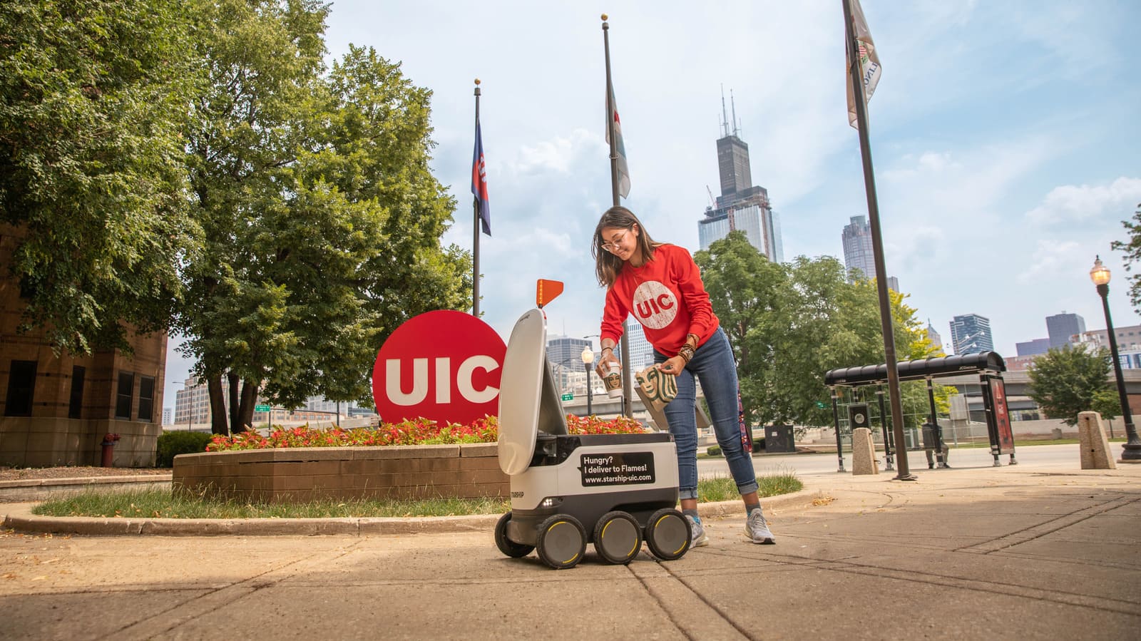 Yemek Dağıtım Robotları Üniversite Kampüslerinde Amok Koşuyor