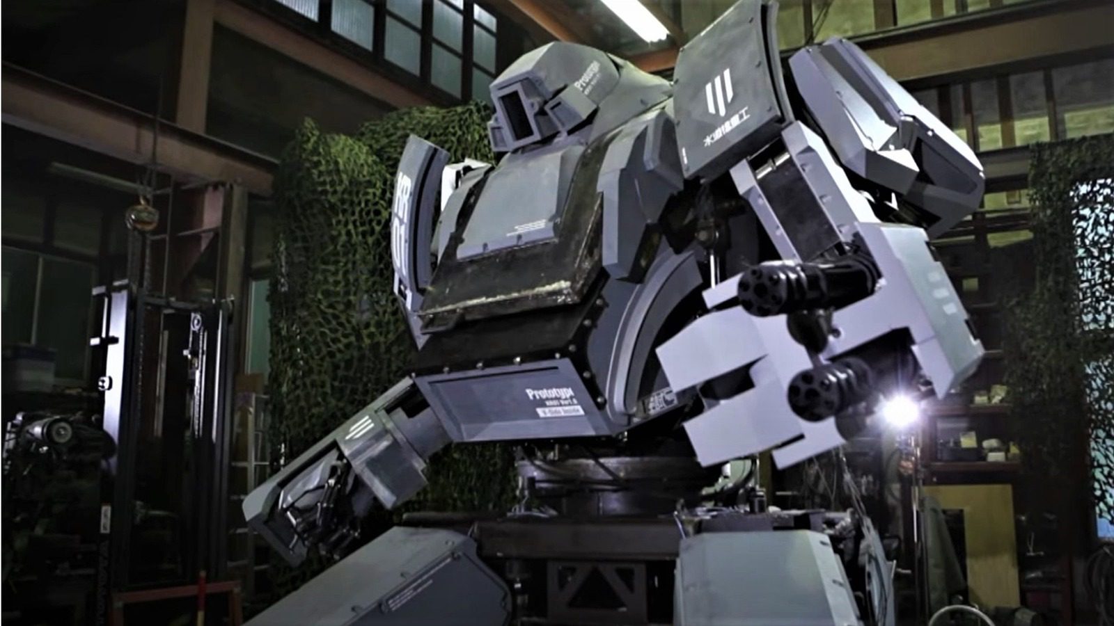Zırhlı Çekirdekten Düz Görünen Japon Robot Kıyafeti