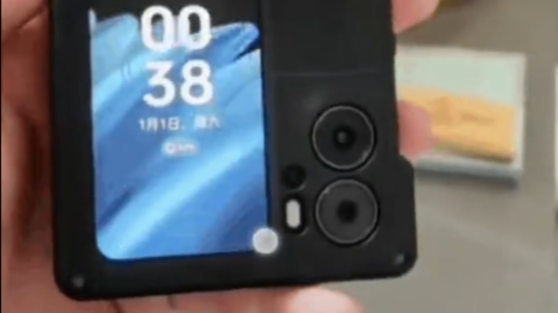Oppo’nun ilk kapaklı telefonu Galaxy Z Flip 4’ü birkaç yönden yenebilir