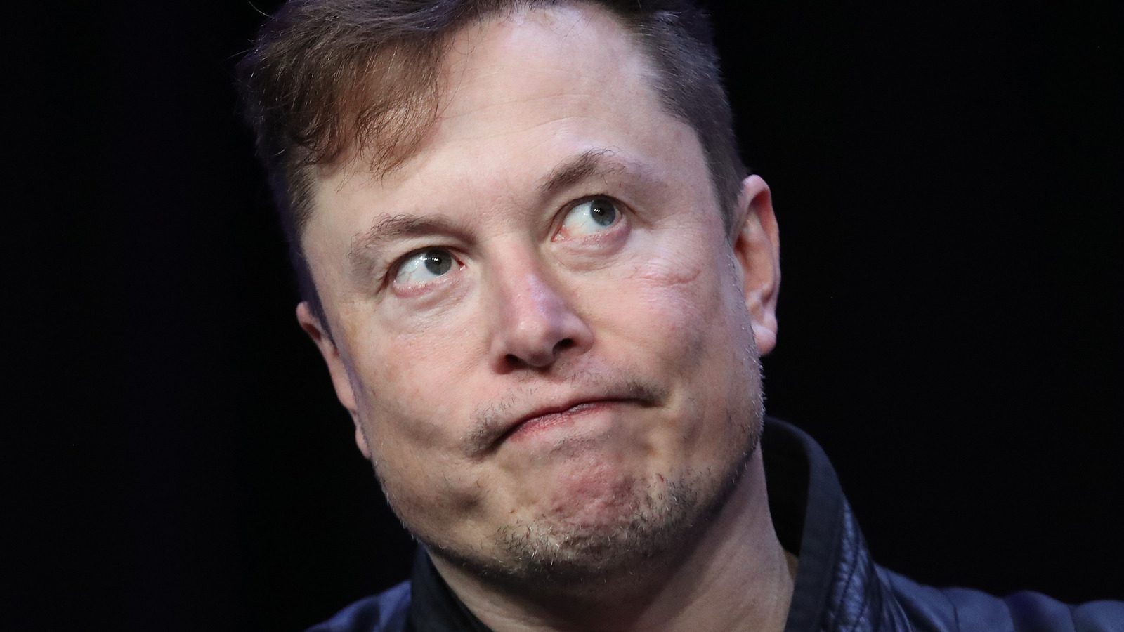 Elon Musk, Dave Chappelle’in Komedi Şovunda Sahnede Yuhalandı