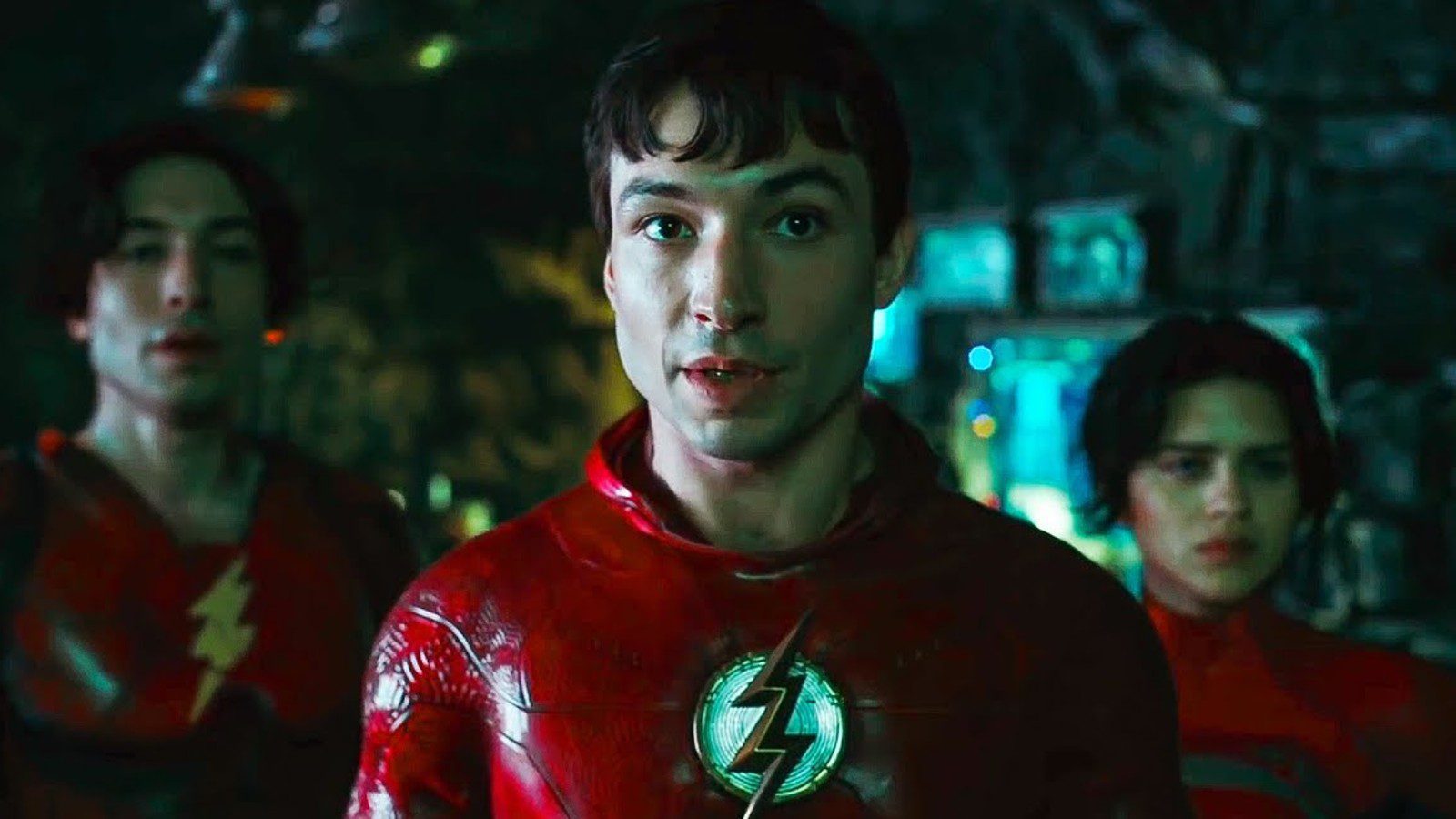 Hayranlar, The Flash filminin yeniden başlatılmadan önce “DC evrenini yok edeceğini” düşünüyor