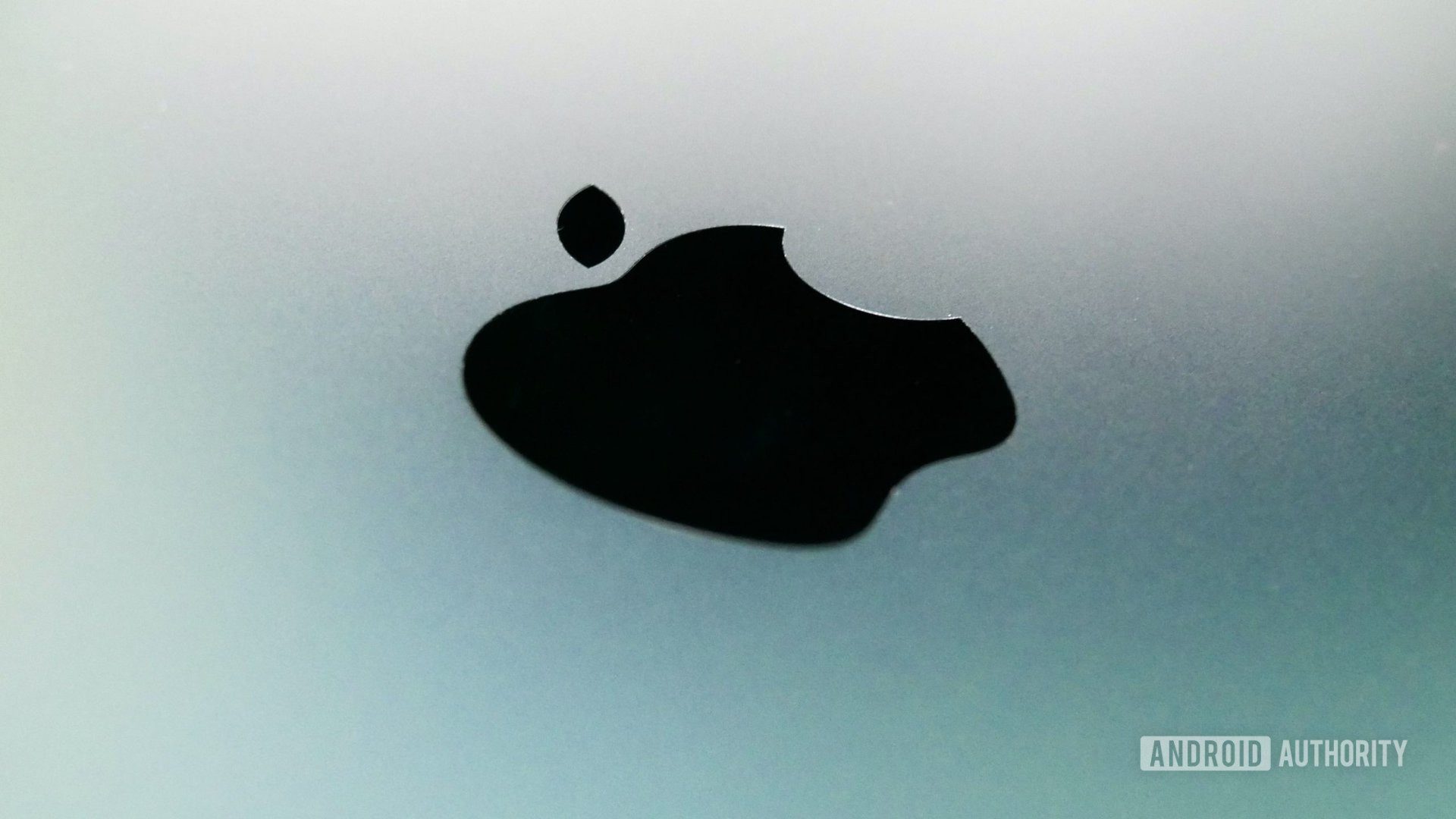 Apple, katlanabilir ekranlı bir Macbook için çalışmalara başlamış olabilir