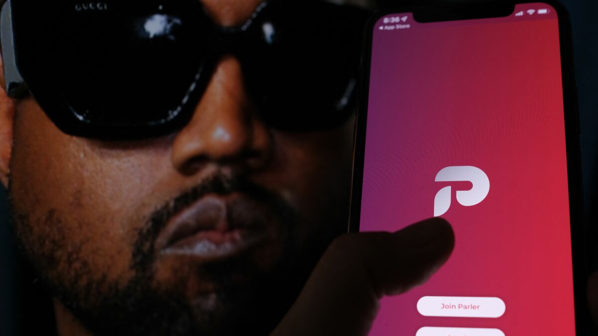 Parler, Kanye West’in artık sağcı sosyal medya platformunu satın almadığını söyledi