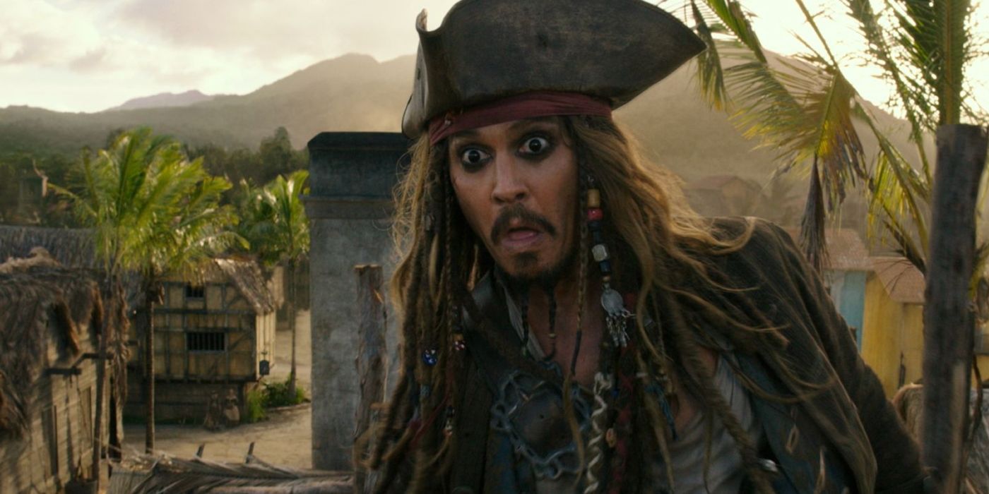 Johnny Depp, Karayip Korsanları 5'teki Jack Sparrow rolünde şaşırmış görünüyor.