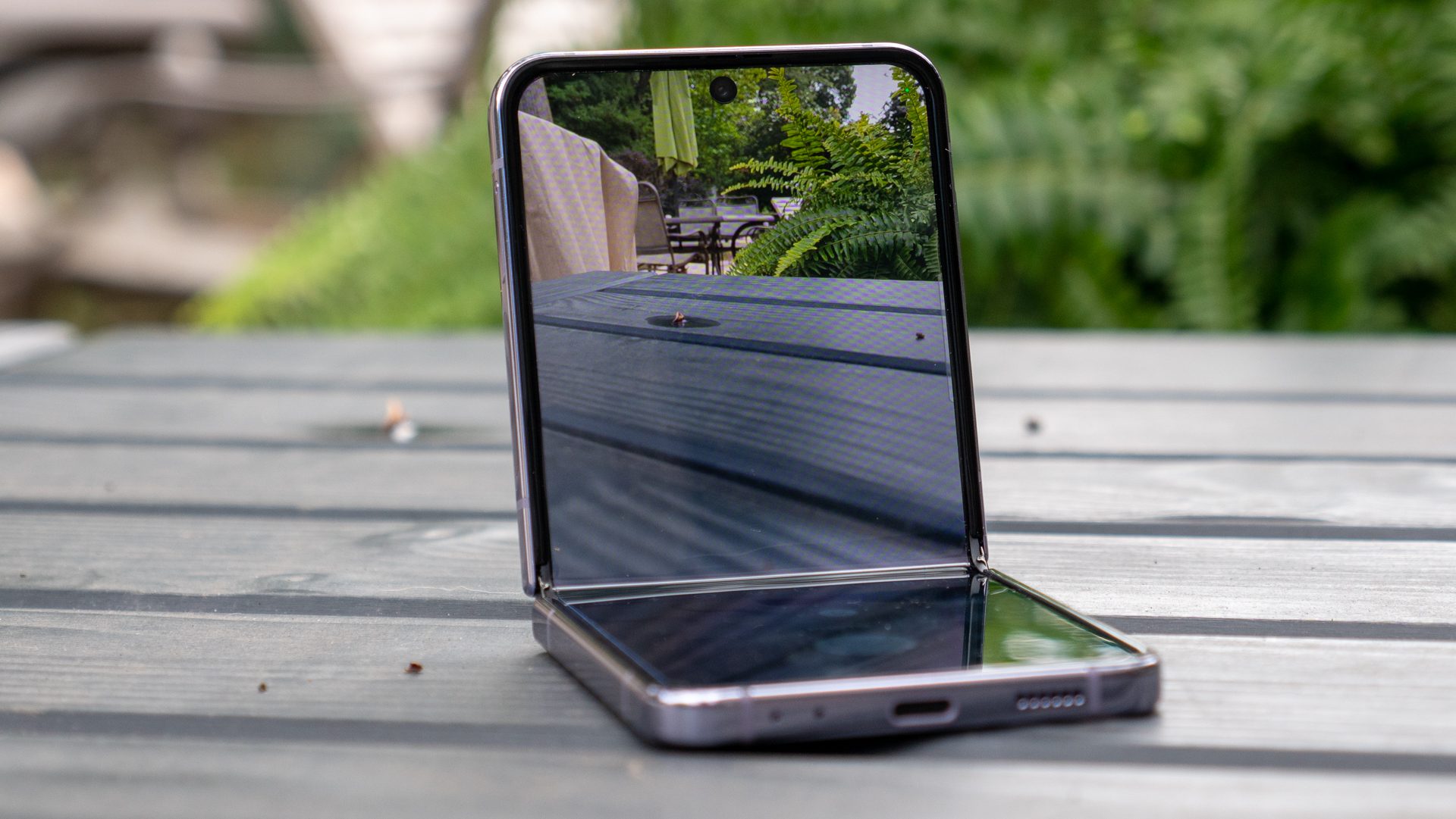 Samsung, Gigi by Gassan ile yeni Galaxy Z Flip 4 Luxury Box iş birliğini ortaya koyuyor