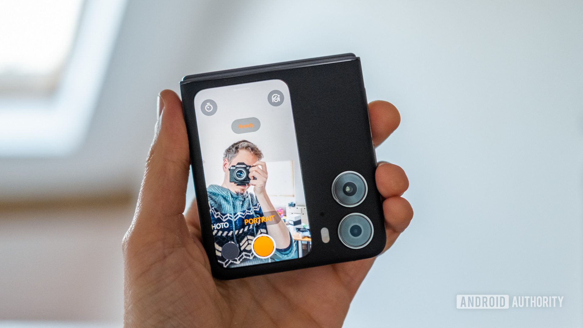 Oppo Find N2 Flip selfie modu elinizin altında