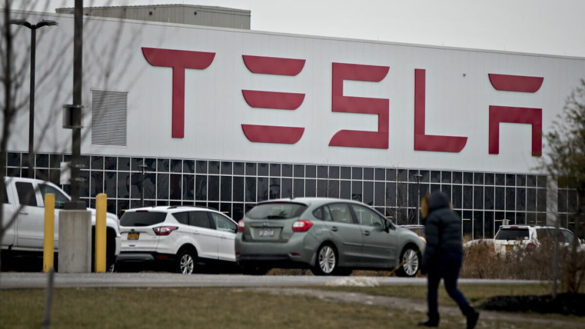 Tesla işçileri New York’ta sendikalaşmaya zorluyor