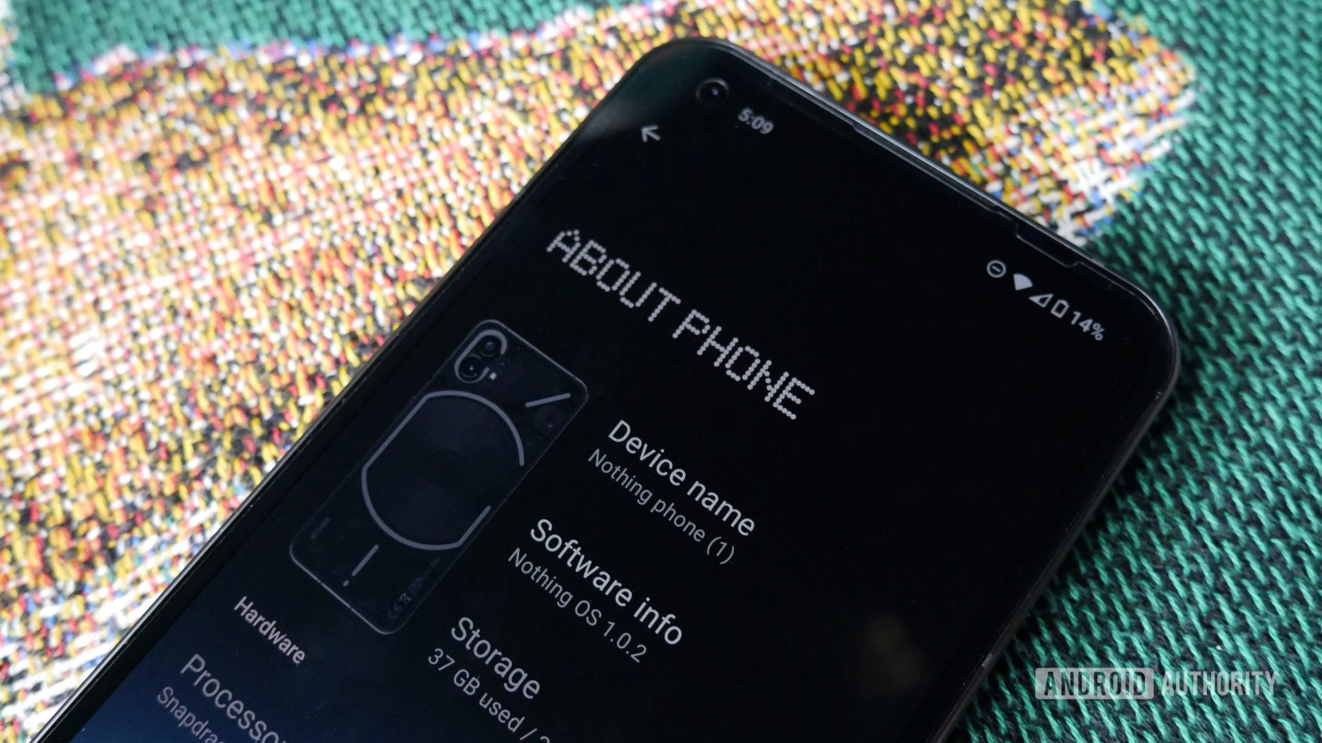 Nothing Phone 1 güncellemesi yeni duvar kağıtları, hata düzeltmeleri ve daha fazlasını getiriyor