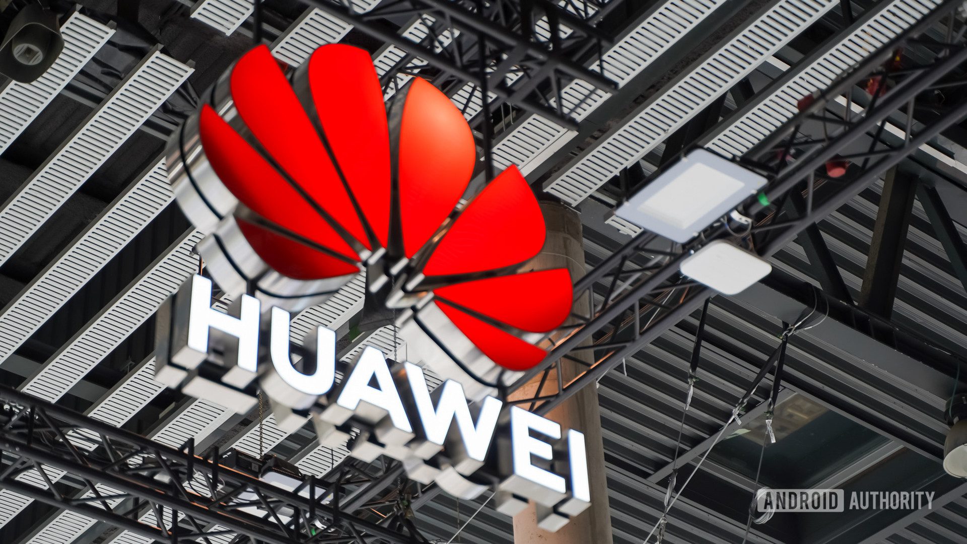 Huawei’nin sergisinde MWC 2023 ziyaretçilerini takip ederken yakalandığı iddia edildi