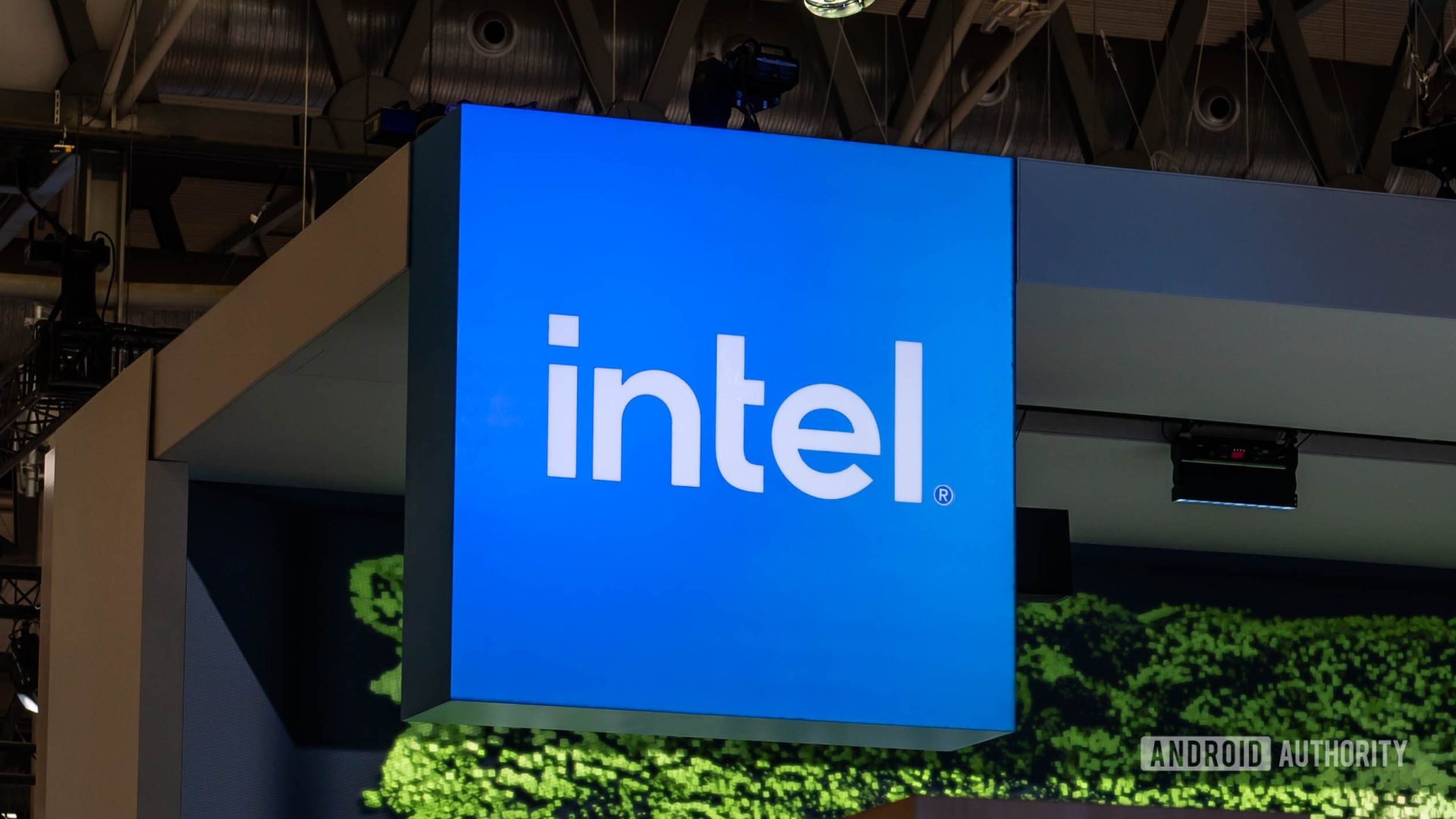 Intel ve Arm, Samsung’u devirmek için güçlerini birleştirdi