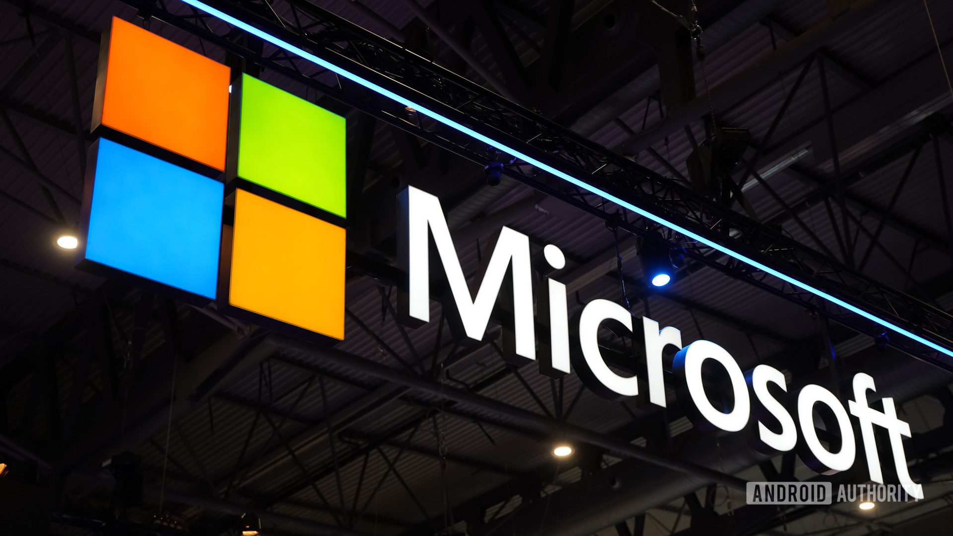 Microsoft logosu açılı MWC 2022