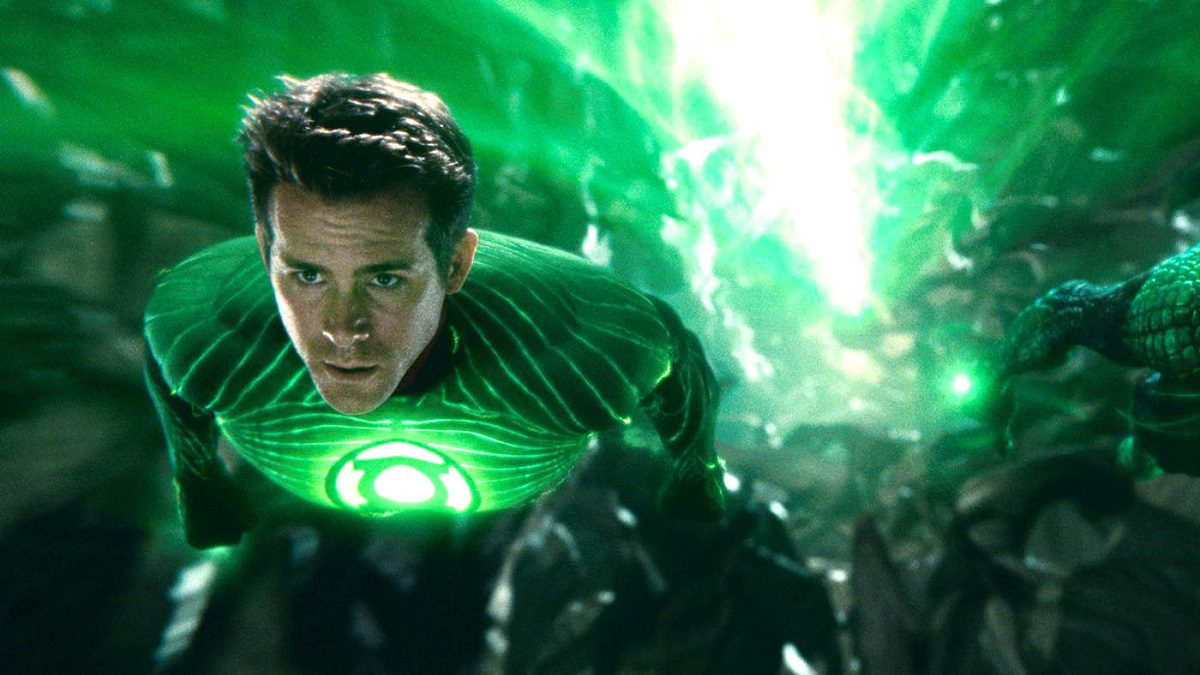 Ryan Reynolds Neredeyse ‘Green Lantern’ İçin Ölümcül Ciddi Bir Eleştiri Yapıyor