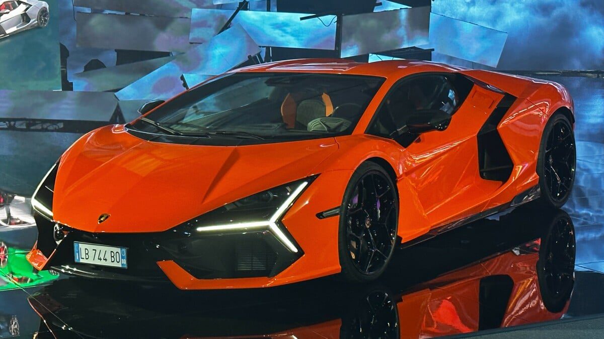 Lamborghini Revuelto: Yeni hibrit süper otomobile ilk bakış