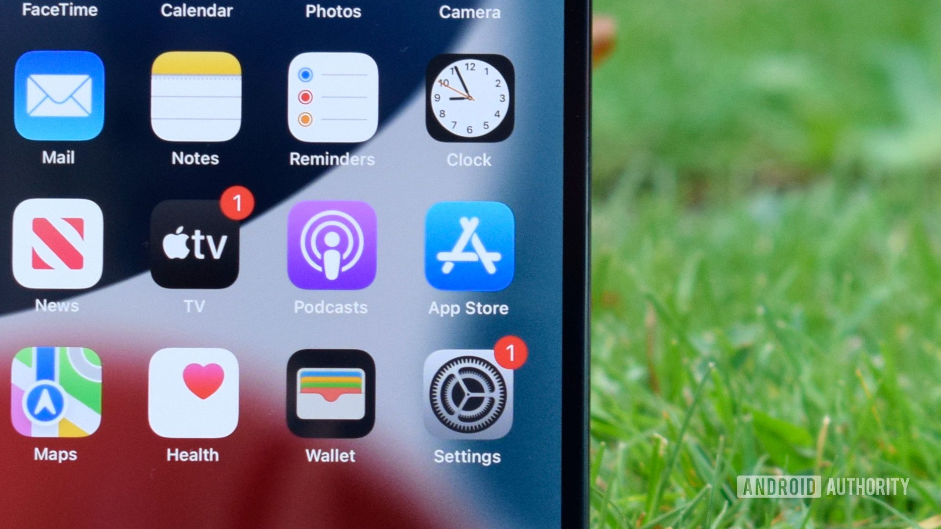 iOS 17, iPhone’lara yandan yükleme uygulamaları için zemin hazırlayabilir!