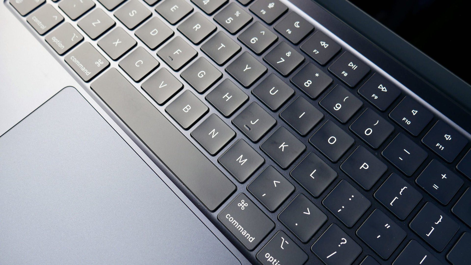 Apple sonunda MacBook’lardaki bozuk klavyelerin parasını ödeyecek