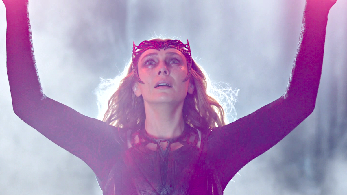 Elizabeth Olsen, Doctor Strange in the Multiverse of Madness'ta Scarlet Witch rolünde.