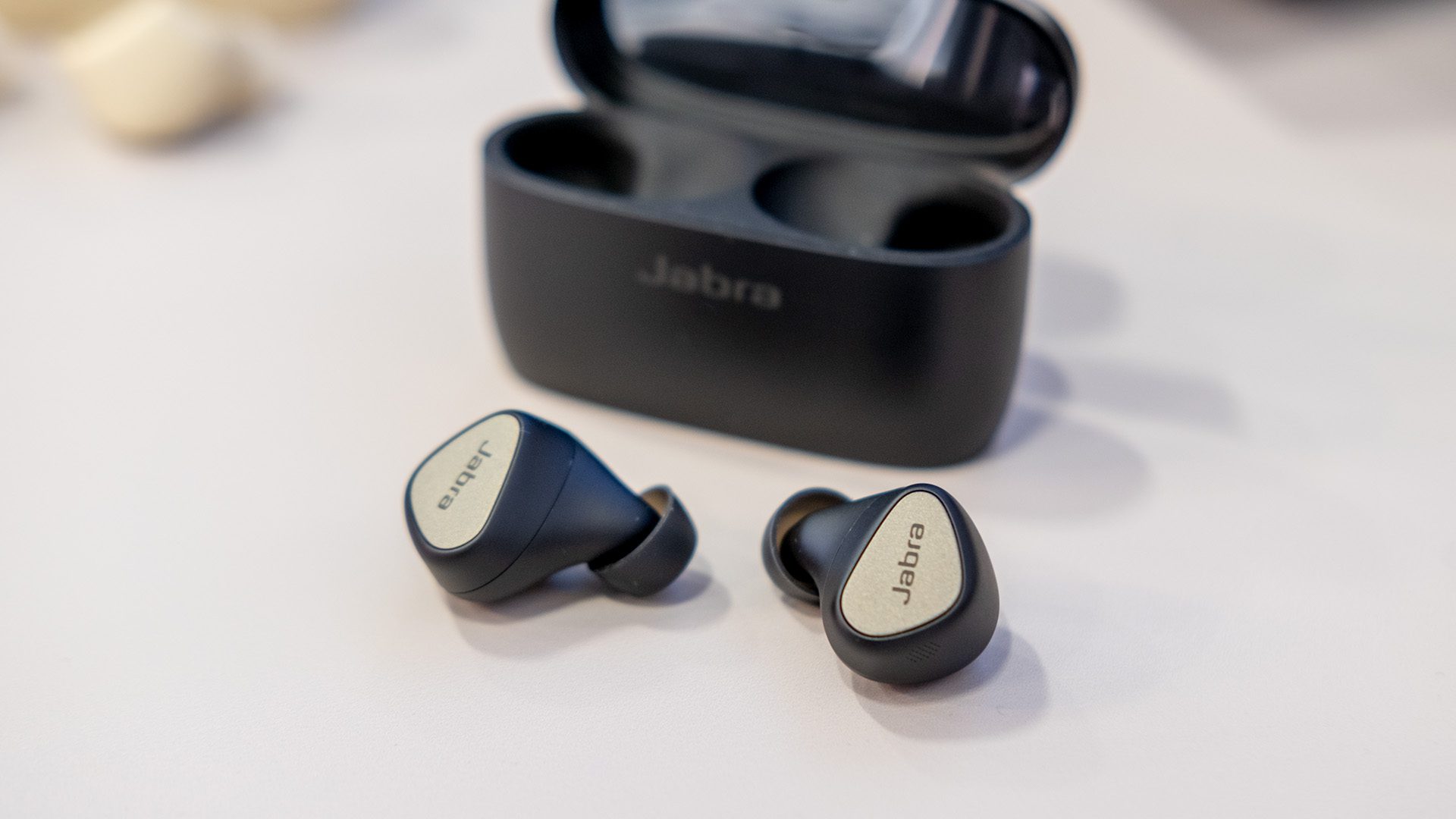 Jabra Elite 5 kulakiçi kulaklıklar, tüm zamanların en düşük fiyatlarına geri döndü