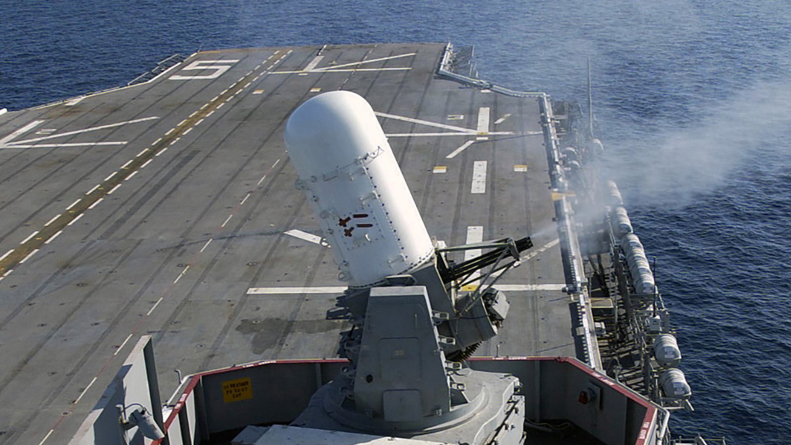 Viral Video, ABD Donanması Silah Sisteminin Sivil Bir Uçağı Hedeflediğini Gösteriyor, İşte Olanlar