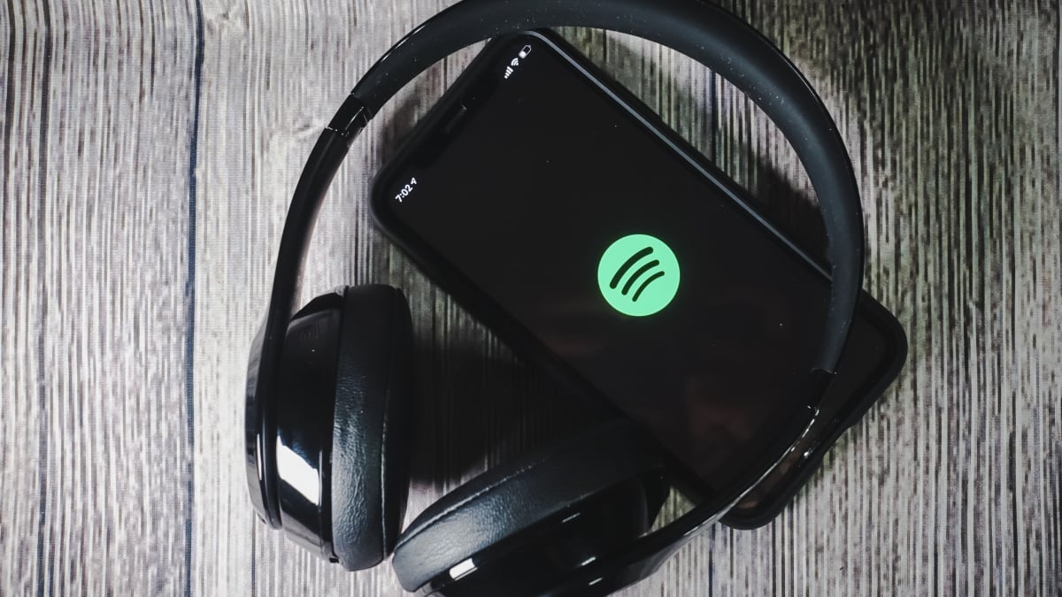 Spotify, sinyallerin düzensiz olduğu zamanlar için bir ‘Çevrimdışı Mix’ oynatma listesini test ediyor