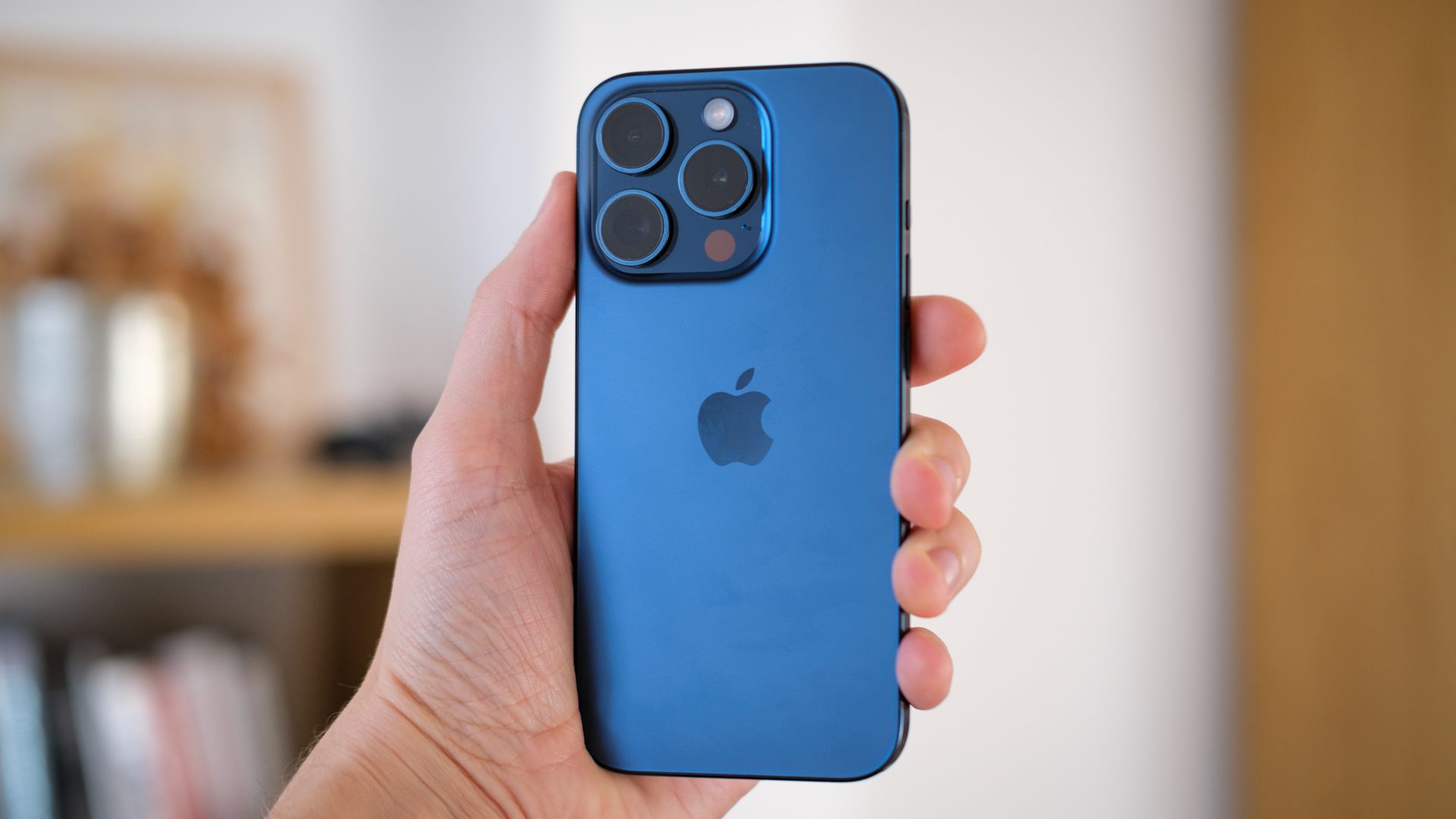 Kuo, Apple’ın iPhone 15’i daha hafif hale getirmek için soğutmasını feda ettiğini iddia ediyor