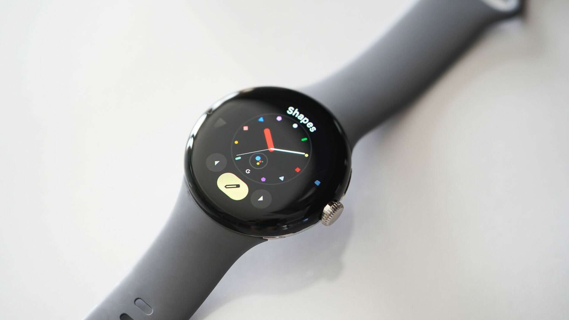 Bu Google Pixel Watch anlaşması fiyatı yalnızca 279,99 dolara düşürüyor