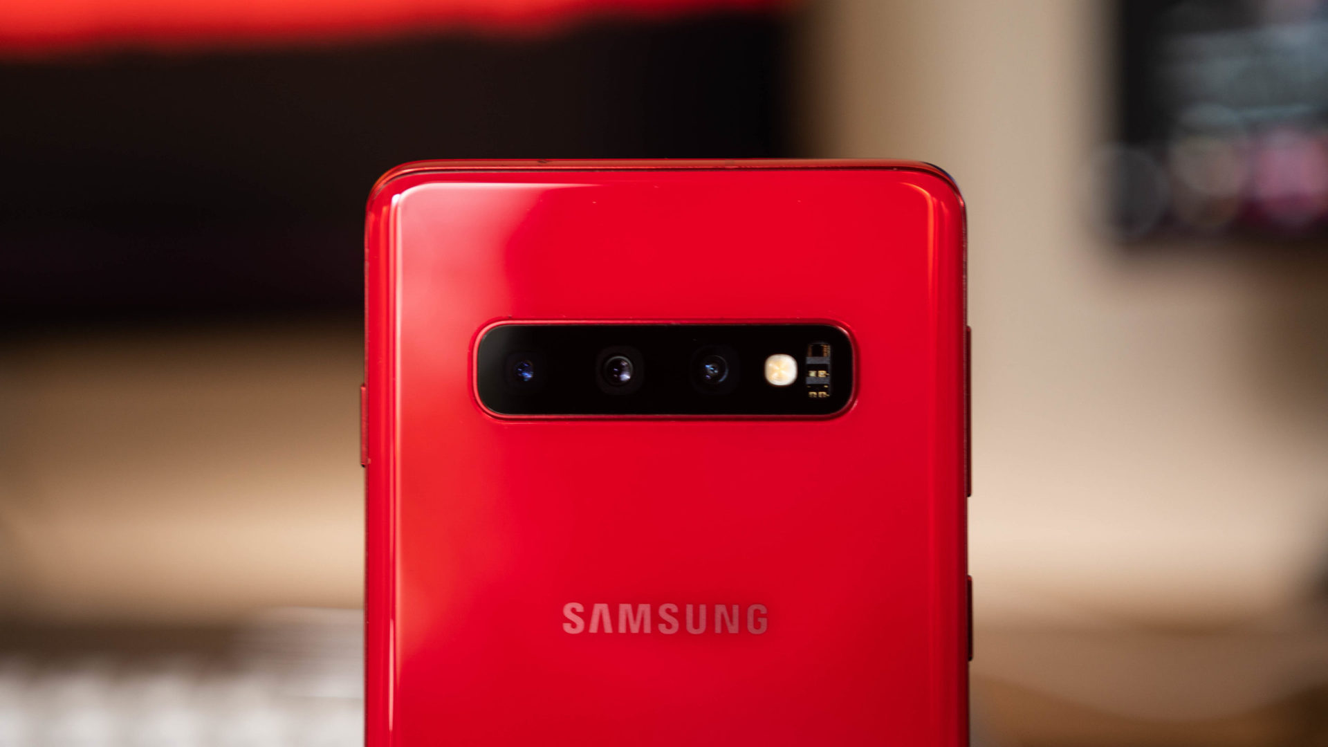 Samsung Galaxy S10 üçlü kameranın yakın çekimi