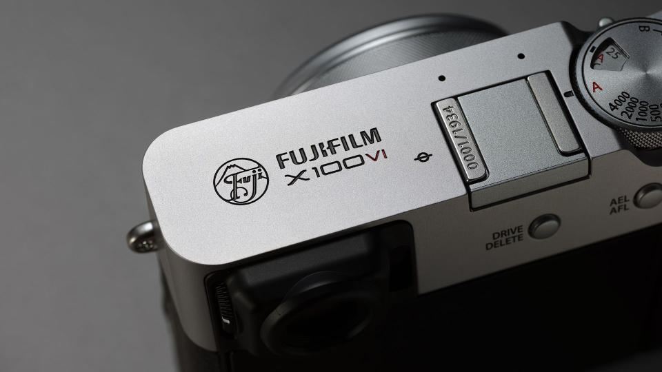Fujifilm kült klasiği daha hızlı 1.600 dolarlık X100VI kompakt fotoğraf makinesiyle yeniliyor