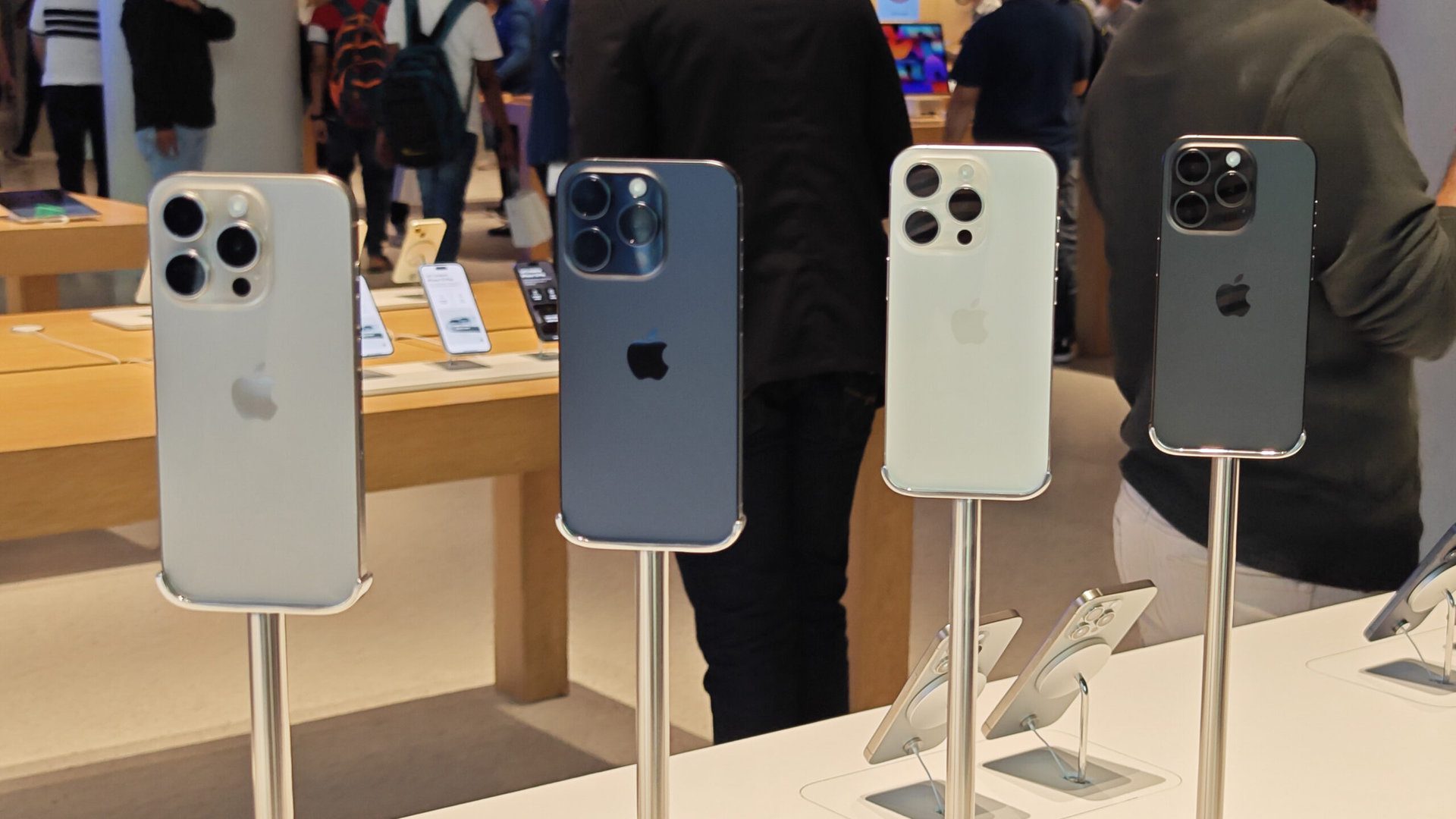 Apple, iPhone 15 serisinin pil sağlığının iPhone 14’ünkinden iki kat daha iyi olduğunu söylüyor