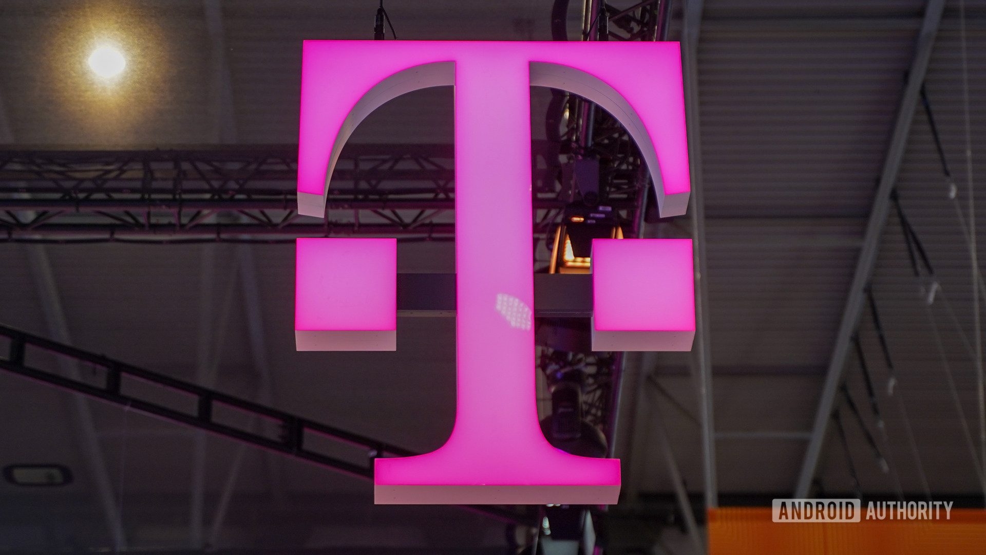 Sızıntı, T-Mobile’ın yeni hatlar için aktivasyon ücretlerini geçici olarak düşürdüğünü ortaya çıkardı