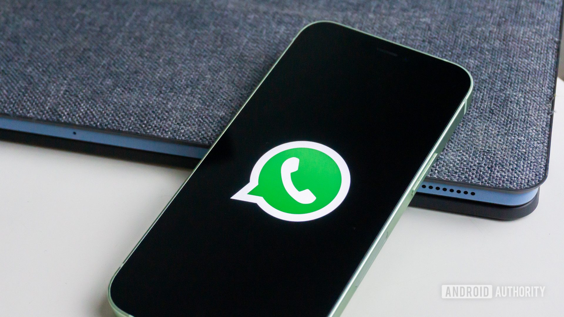 WhatsApp’ın refakatçi modu beta sürümü, hesabınızı birden fazla telefona bağlamanıza olanak tanır